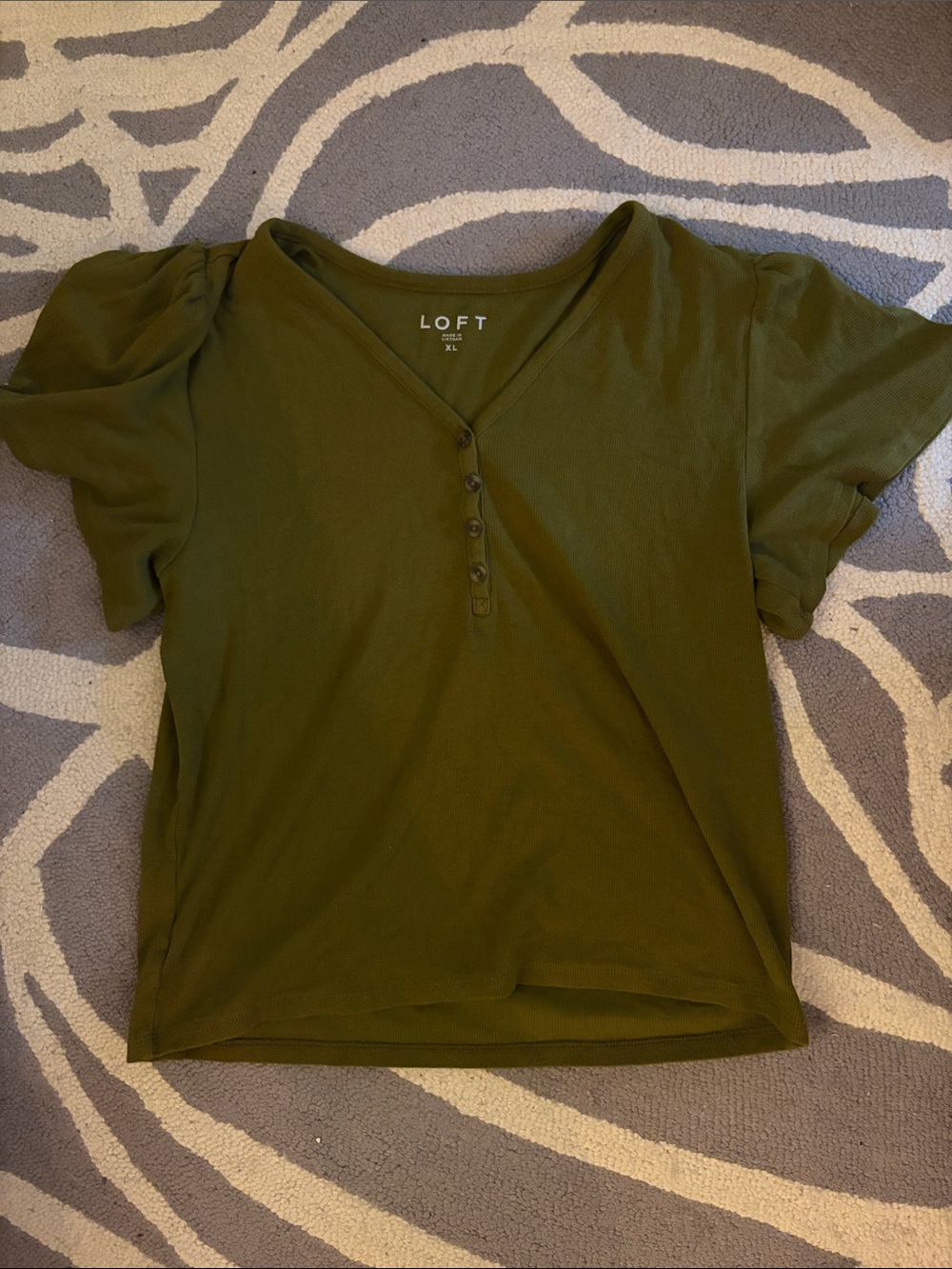 LOFT Olive Green Short Sleeve V‑Neck Button Top